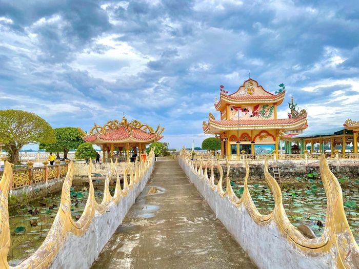Dinh Đức Cố - điểm du lịch tâm linh với kiến trúc độc đáo