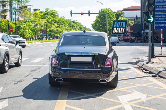 Phát hiện Rolls-Royce Phantom VIII màu nâu độc đáo tại Việt Nam của đại gia Hà Nội rolls-royce-phantom-viii-mau-nau-Mytour-8.JPG