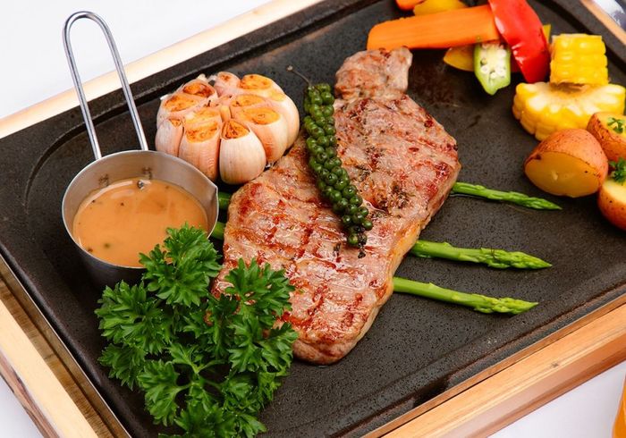 Khám phá không gian sang trọng của Nhà hàng Marina Bistro 18 tại An Giang 6