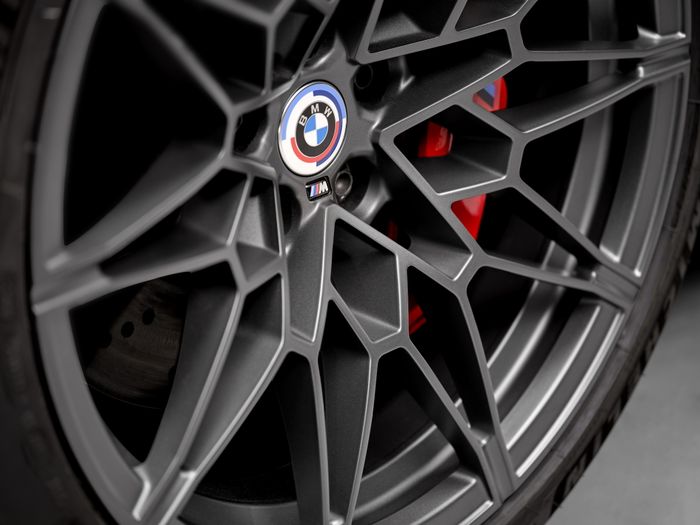 BMW M3 2023 phiên bản đặc biệt kỷ niệm 50 năm ra mắt, có giá từ 96.695 USD