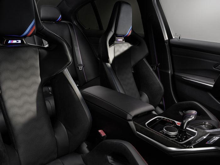 BMW M3 2023 phiên bản đặc biệt kỷ niệm 50 năm ra mắt, có giá từ 96.695 USD