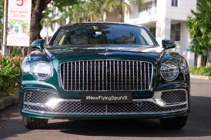 Bentley Flying Spur V8 2022 với màu xanh Viridian độc đáo xuất hiện tại Việt Nam Bentley Flying Spur V8 2022  (8).jpg