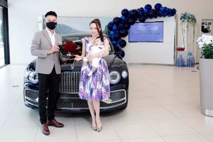 Nam diễn viên Chi Bảo mua chiếc xe Bentley Flying Spur V8 để tặng vợ, ảnh: bentley-3.jpg