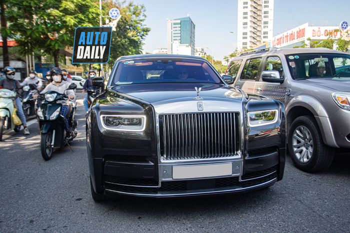 Phát hiện Rolls-Royce Phantom VIII màu nâu độc đáo tại Việt Nam của đại gia Hà Nội rolls-royce-phantom-viii-mau-nau-Mytour-9.JPG