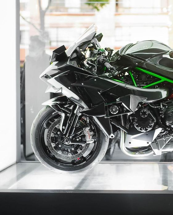 Siêu phẩm Kawasaki Ninja H2R có giá gần 2 tỷ đồng tại thị trường Việt Nam