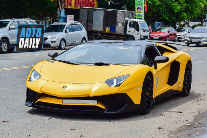 Bộ ba siêu xe Lamborghini Aventador giới hạn xuất hiện tại Cần Thơ trong hình ảnh dan-xe-tram-ty-Mytour-4.JPG