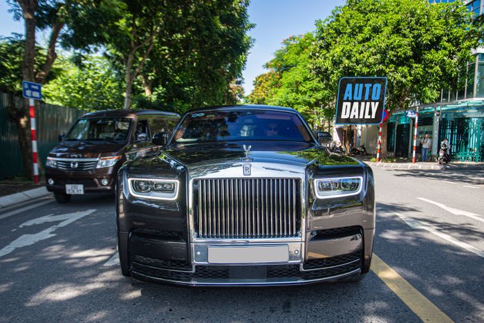 Phát hiện Rolls-Royce Phantom VIII màu nâu độc đáo tại Việt Nam của đại gia Hà Nội rolls-royce-phantom-viii-mau-nau-Mytour-7.JPG