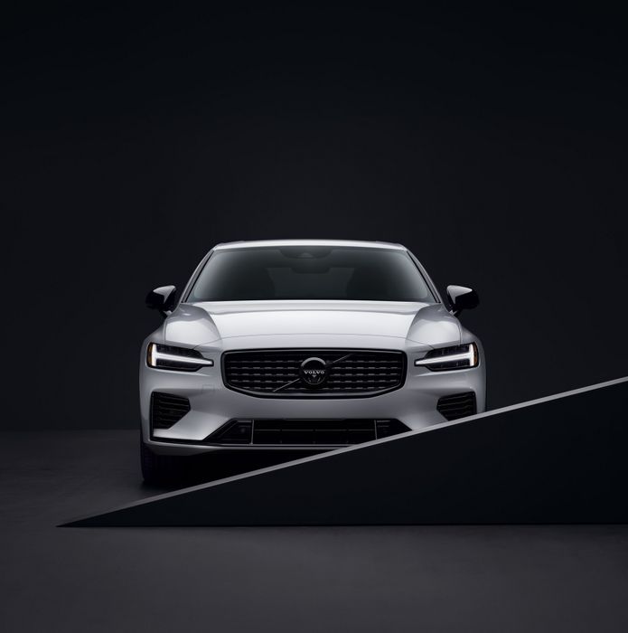 Volvo S60 Black Edition 2022 giới hạn chỉ 450 xe