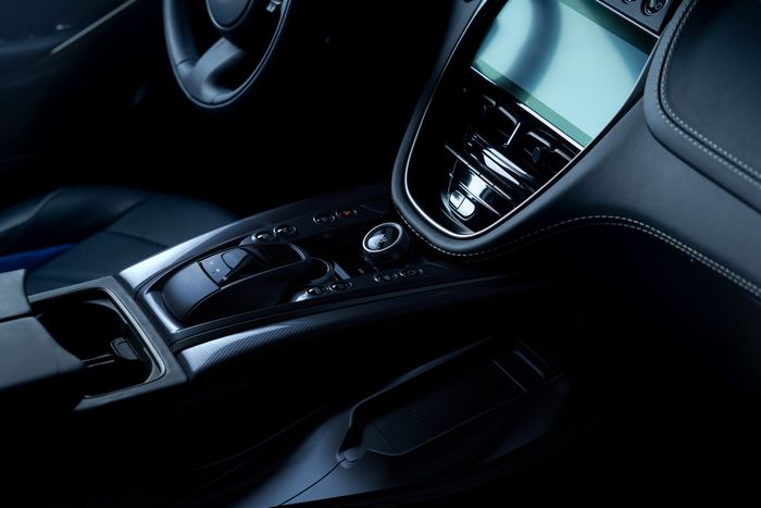 Aston Martin DBX707 2023 ra mắt: Siêu xe đa dụng hạng sang mạnh nhất thế giới, có giá từ 232.000 USD