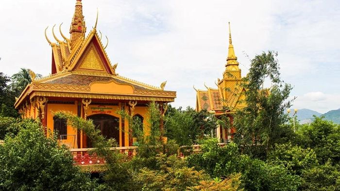 Khám phá An Giang tại chùa Tà Pạ vẫn giữ nguyên vẻ trang nghiêm nhưng không thiếu đi vẻ đẹp tuyệt sắc