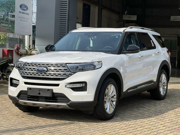 Ford Explorer 2022 có giá 2,366 tỷ đồng đã được giao đến tay khách hàng 274484752-621710375559628-5063904632384055842-n.jpeg