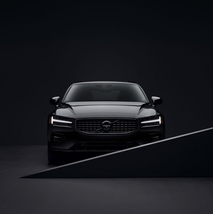 Volvo S60 Black Edition 2022 giới hạn chỉ 450 xe