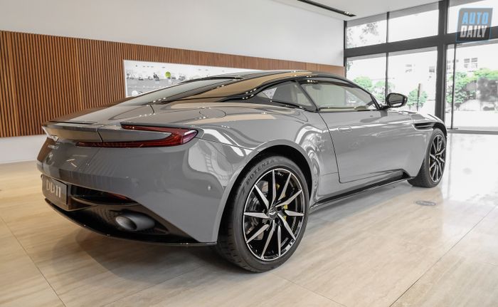 Khám phá chi tiết về Aston Martin DB11 V8 với giá bán vượt qua 17 tỷ đồng tại Việt Nam trong hình ảnh Aston Martin DB11 (25).jpg