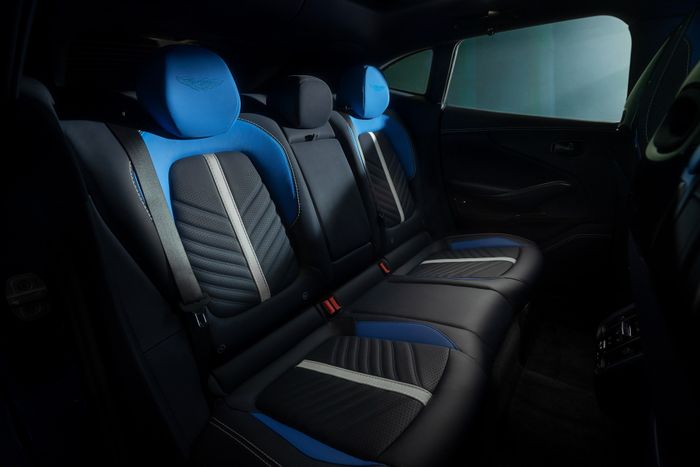 Aston Martin DBX707 2023 ra mắt: Siêu xe đa dụng hạng sang mạnh nhất thế giới, có giá từ 232.000 USD