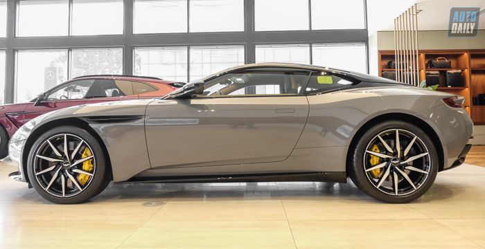 Khám phá chi tiết về Aston Martin DB11 V8 với giá bán vượt qua 17 tỷ đồng tại Việt Nam trong hình ảnh Aston Martin DB11 (22).jpg