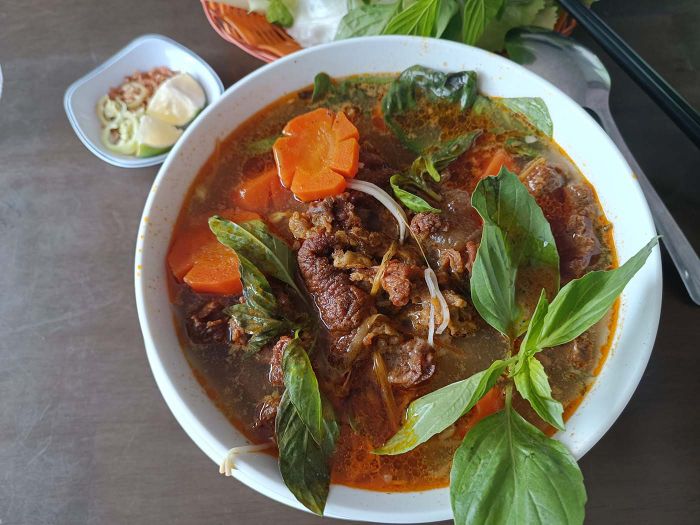 Hủ tiếu Mực A Bổ, địa điểm quen thuộc của những người yêu thích ẩm thực tại Bảo Lộc