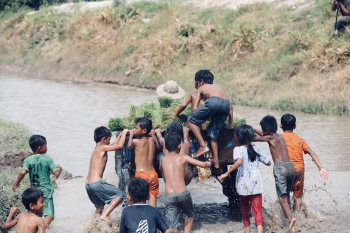 Tham gia Tết cổ truyền Senl Donta của người Khmer là cơ hội tuyệt vời để hòa mình vào một lễ hội độc đáo.