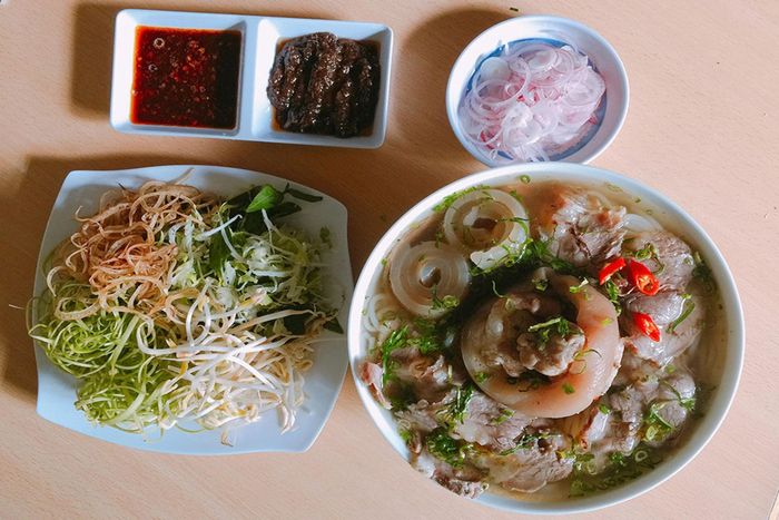 Bát bún bò Nhà Thờ, hương vị Đà Lạt giữa lòng phố Bảo Lộc 2