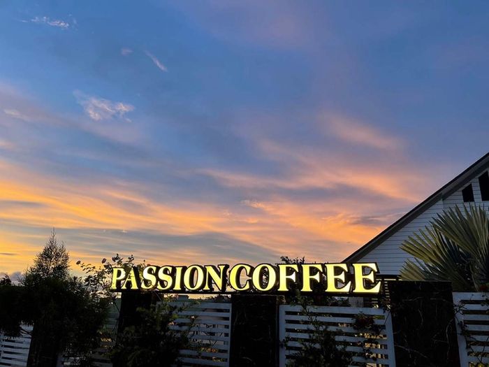 Đến Passion Garden Coffee để thưởng thức thực đơn ngọt ngào và tạo dáng trong trang phục lịch lãm 14