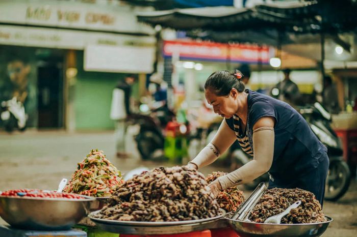 Chợ Châu Đốc và vẻ đẹp giản dị trong cuộc sống kiếm số của người dân 16