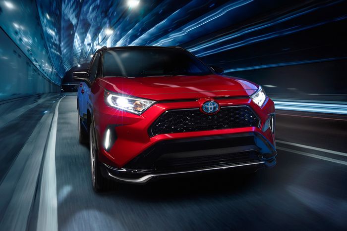 Toyota vượt qua GM để trở thành hãng xe bán chạy nhất tại Mỹ trong năm 2021