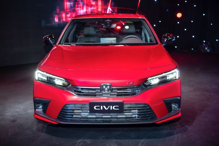 Thông tin giá lăn bánh cho Honda Civic RS 2022, giá 870 triệu vừa được công bố tại Việt Nam honda-civic-2022-ngoai-that-8.jpg