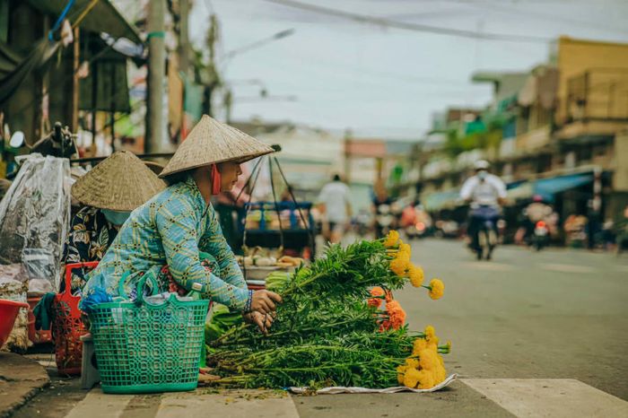 Chợ Châu Đốc và vẻ đẹp giản dị trong cuộc sống kiếm số của người dân 20