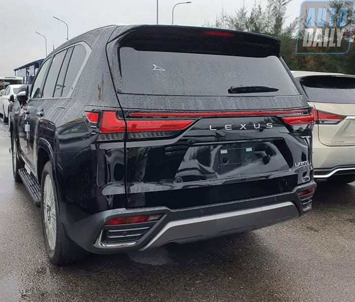 Cập nhật nóng: Lexus LX600 phiên bản 4 chỗ năm 2022 đã đến Việt Nam, ảnh mã 273473263-7707394992611320-4447215634701602195-n-copy.jpg