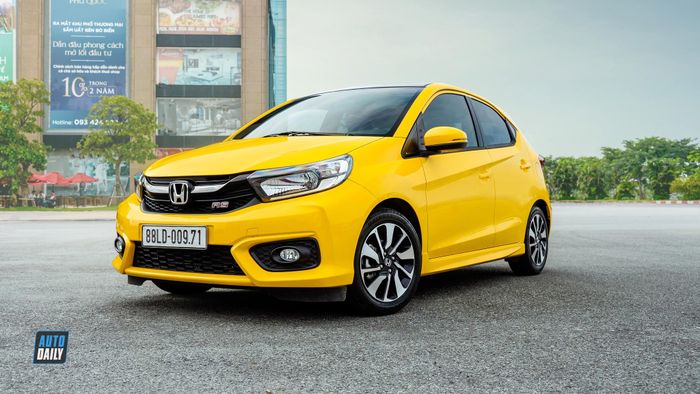 Tháng Mười Hai năm 2021: Mua Honda Civic, HR-V và Brio có ưu đãi 100% lệ phí trước bạ honda-brio-22.jpeg