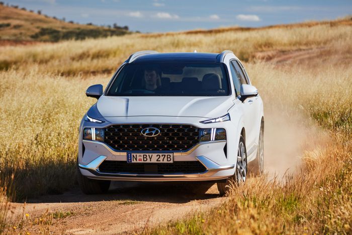 Hyundai Santa Fe 2022 sẽ chính thức ra mắt với những nâng cấp đặc biệt 2021-hyundai-santa-fe-highlander-31.jpg