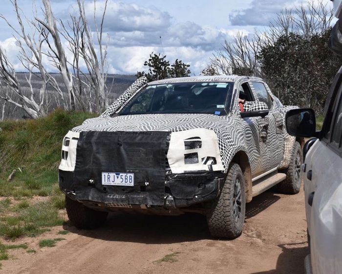 Ford Everest và Ranger Raptor 2022 đã xuất hiện trên đường thử.