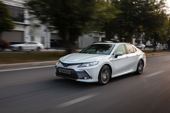 Chi tiết về phiên bản HV của Toyota Camry 2022, có giá 1,441 tỷ đồng toyota-camry-8.jpg