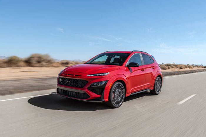 Hyundai Kona N 2022 có giá khởi điểm từ 35.425 USD.