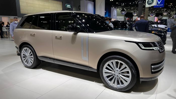 Ngắm Range Rover 2022 tại LA Auto Show 2021: Biểu tượng SUV hạng sang all-new-2022-range-rover-visits-la-auto-show-to-entice-its-target-audience-2.jpg