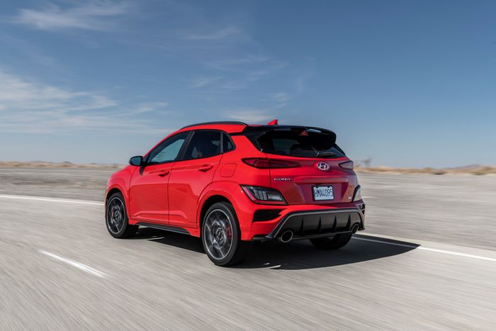 Hyundai Kona N 2022 có giá khởi điểm từ 35.425 USD.