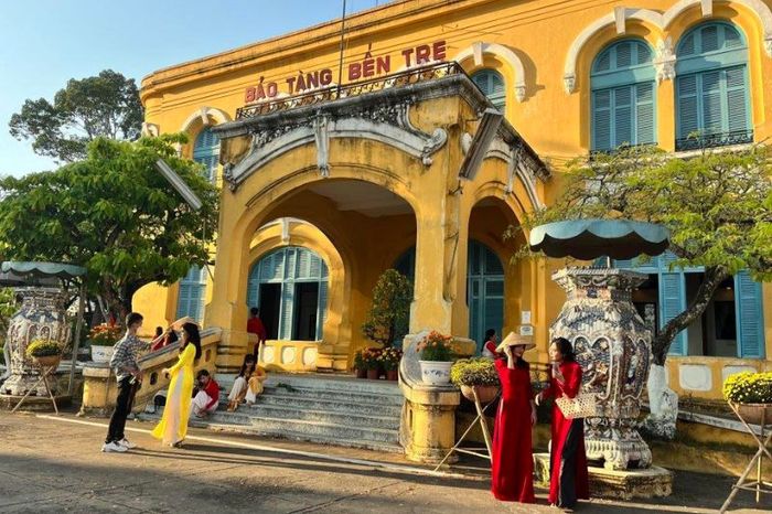 Thăm Bảo tàng Bến Tre để khám phá lịch sử và văn hóa của xứ dừa