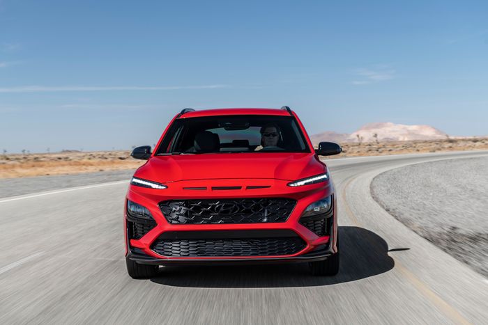 Hyundai Kona N 2022 có giá xuất phát từ 35.425 USD.