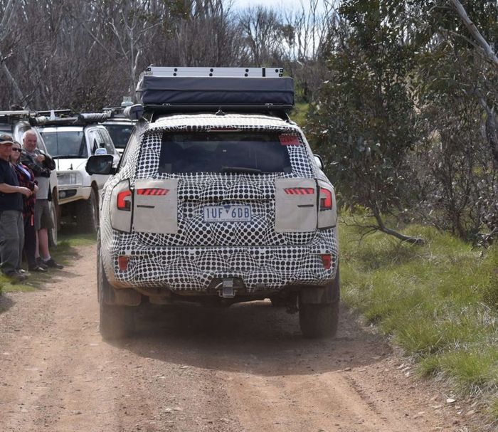 Ford Everest và Ranger Raptor 2022 đã xuất hiện trên đường thử.