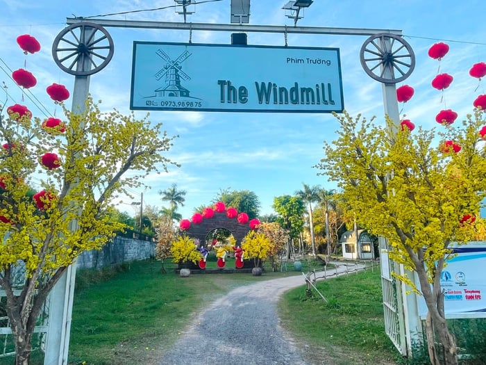 Check in Phim trường Windmill - điểm đến chụp ảnh nổi tiếng nhất miền Nam 2