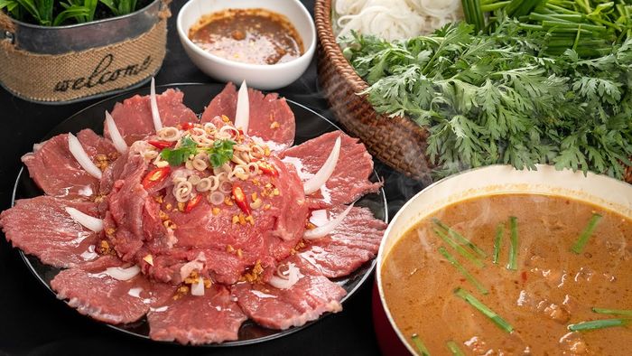 Thưởng thức món Bò nhúng mắm ruốc, đặc sản ngon và đậm đà