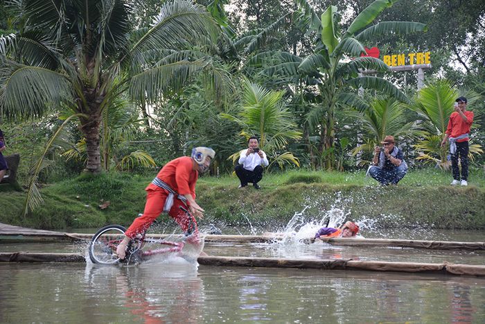 Bằng những hình ảnh chân thực, anh Trần Văn Lợi đã ghi lại những kỷ niệm đáng nhớ trong chuyến đi review Cồn Phụng Bến Tre