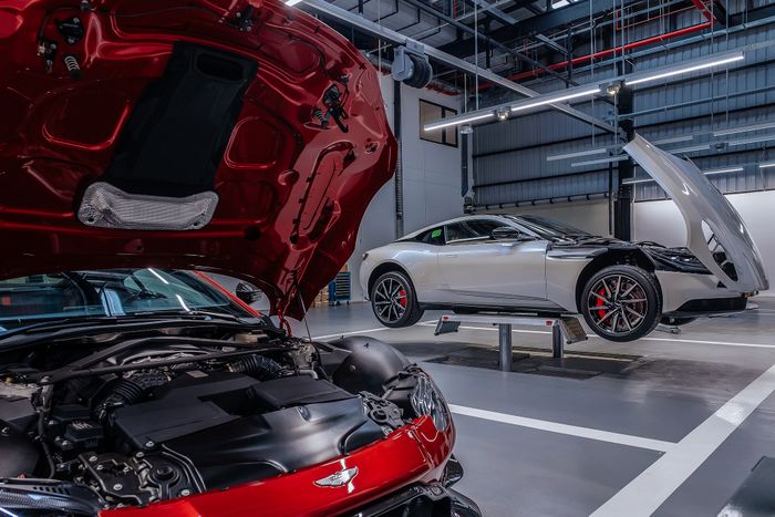 Aston Martin ra mắt đại lý 3S đầu tiên tại Việt Nam, giới thiệu DBS Superleggera với giá 25,4 tỷ am-khu-vuc-dich-vu-03.jpg