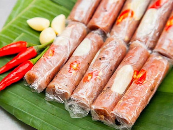 Nem Lái Thiêu, một đặc sản của Bình Dương, nổi tiếng với hương vị đặc trưng.