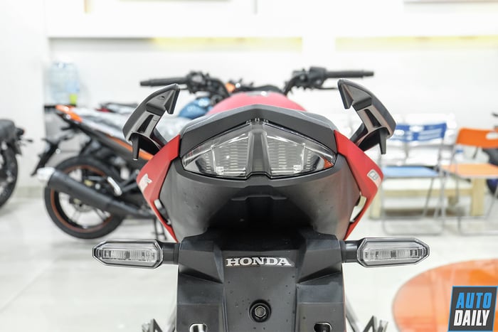 Chọn Yamaha FZ-150i hay Honda CB150R StreetFire 2019 dưới 85 triệu? honda-cb150r-streetfire-38.jpg