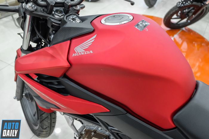 Chọn Yamaha FZ-150i hay Honda CB150R StreetFire 2019 dưới 85 triệu? honda-cb150r-streetfire-2.jpg