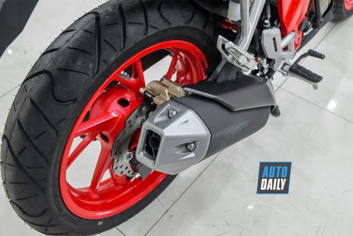 Chọn Yamaha FZ-150i hay Honda CB150R StreetFire 2019 dưới 85 triệu? honda-cb150r-streetfire-15.jpg