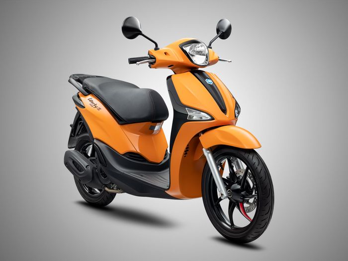 Phiên bản mới của Piaggio Liberty S 125 năm 2021 không chỉ thay đổi về kiểu dáng mà còn mang phong cách thời trang và trẻ trung hơn, với giá 58,5 triệu đồng.