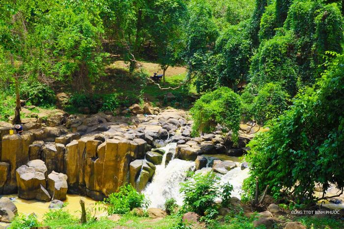 Đánh giá Thác Đứng, một di sản thiên nhiên vĩ đại giữa dãy núi rừng