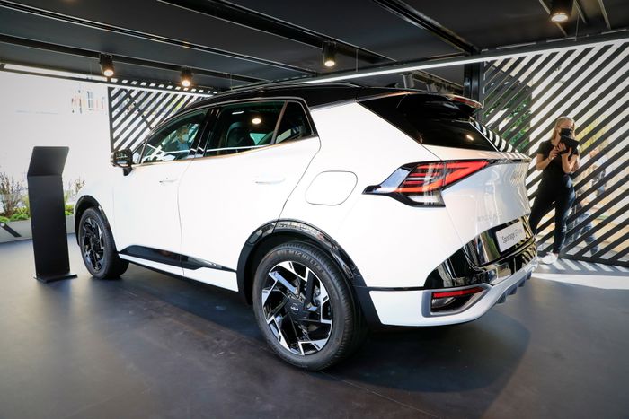 Chi tiết Chiếc Kia Sportage 2022 phiên bản cơ sở ngắn 2022-kia-sportage-swb-iaa-munich-1.jpg