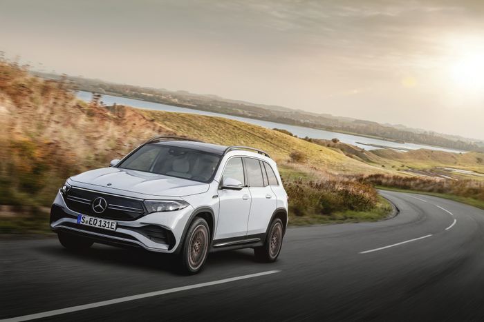 Mercedes-Benz EQB 2022 sắp được bán ra, với mức giá dự kiến từ khoảng 54.000 USD 2022-mercedes-eqb-26.jpg